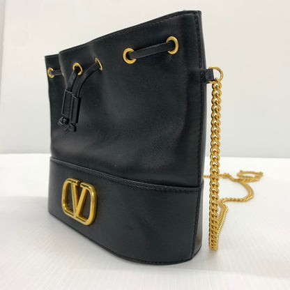 【中古品】【レディース】 VALENTINO GARAVANI ヴァレンティノ ガラヴァーニ Vロゴシグネチャー バケットバッグ カバン レザーバッグ 180-260714-ko-12-tei カラー：ブラック 万代Net店