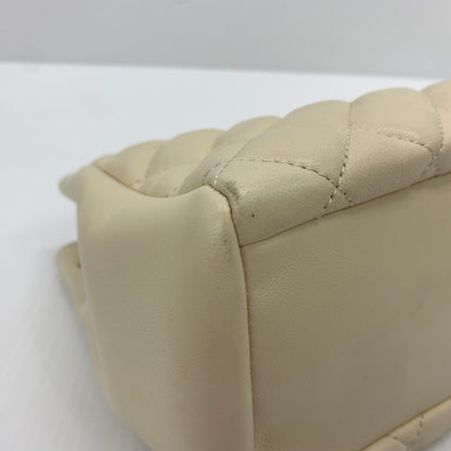 【中古品】【レディース】 VERSACE ヴェルサーチ 1005560 1A03912 キルティング チェーン トートバッグ カバン レザーバッグ メデューサ 180-260714-ko-13-tei カラー：アイボリー系 万代Net店
