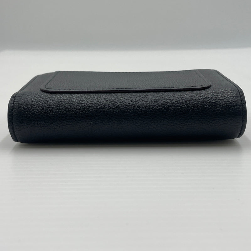 【中古品】【メンズ】 JIMMY CHOO ジミーチュウ LOGO FRONT BI-FOLD WALLET ロゴフロント バイフォールド ウォレット 二つ折り財布 181-260720-ss-02-tei カラー：ブラック 万代Net店