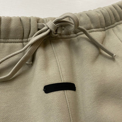 【中古品】【メンズ】 FEAR OF GOD ESSENTIALS フィア オブ ゴッド エッセンシャルズ FLARE SWEATPANT フレア スウェット パンツ ボトムス 153-260718-sa-13-tei サイズ：M カラー：タン 万代Net店