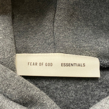 【中古品】【メンズ】 FEAR OF GOD ESSENTIALS フィア オブ ゴッド エッセンシャルズ EMBOS CLASSIC HOODIE エンボス クラシック フーディー 長袖 トップス プルーオーバーパーカー 142-260718-sa-11-tei サイズ：M カラー：グレー 万代Net店