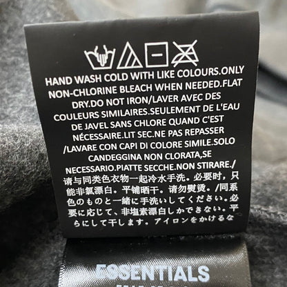 【中古品】【メンズ】 FEAR OF GOD ESSENTIALS フィア オブ ゴッド エッセンシャルズ EMBOS CLASSIC HOODIE エンボス クラシック フーディー 長袖 トップス プルーオーバーパーカー 142-260718-sa-11-tei サイズ：M カラー：グレー 万代Net店