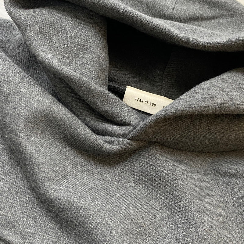 【中古品】【メンズ】 FEAR OF GOD ESSENTIALS フィア オブ ゴッド エッセンシャルズ EMBOS CLASSIC HOODIE エンボス クラシック フーディー 長袖 トップス プルーオーバーパーカー 142-260718-sa-11-tei サイズ：M カラー：グレー 万代Net店