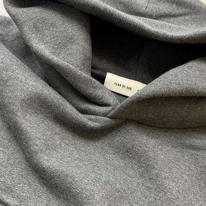 【中古品】【メンズ】 FEAR OF GOD ESSENTIALS フィア オブ ゴッド エッセンシャルズ EMBOS CLASSIC HOODIE エンボス クラシック フーディー 長袖 トップス プルーオーバーパーカー 142-260718-sa-11-tei サイズ：M カラー：グレー 万代Net店