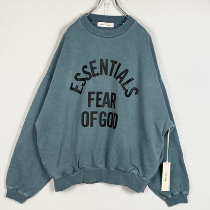 【中古品】【メンズ】 FEAR OF GOD ESSENTIALS フィア オブ ゴッド エッセンシャルズ CAMPUS 90's LONG SLEEVE SWEAT キャンパス 90年代 ロング スリーブ スウェット 長袖 トップス トレーナー 142-260718-sa-04-tei サイズ：L カラー：ブルー 万代Net店