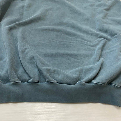 【中古品】【メンズ】 FEAR OF GOD ESSENTIALS フィア オブ ゴッド エッセンシャルズ CAMPUS 90's LONG SLEEVE SWEAT キャンパス 90年代 ロング スリーブ スウェット 長袖 トップス トレーナー 142-260718-sa-04-tei サイズ：L カラー：ブルー 万代Net店