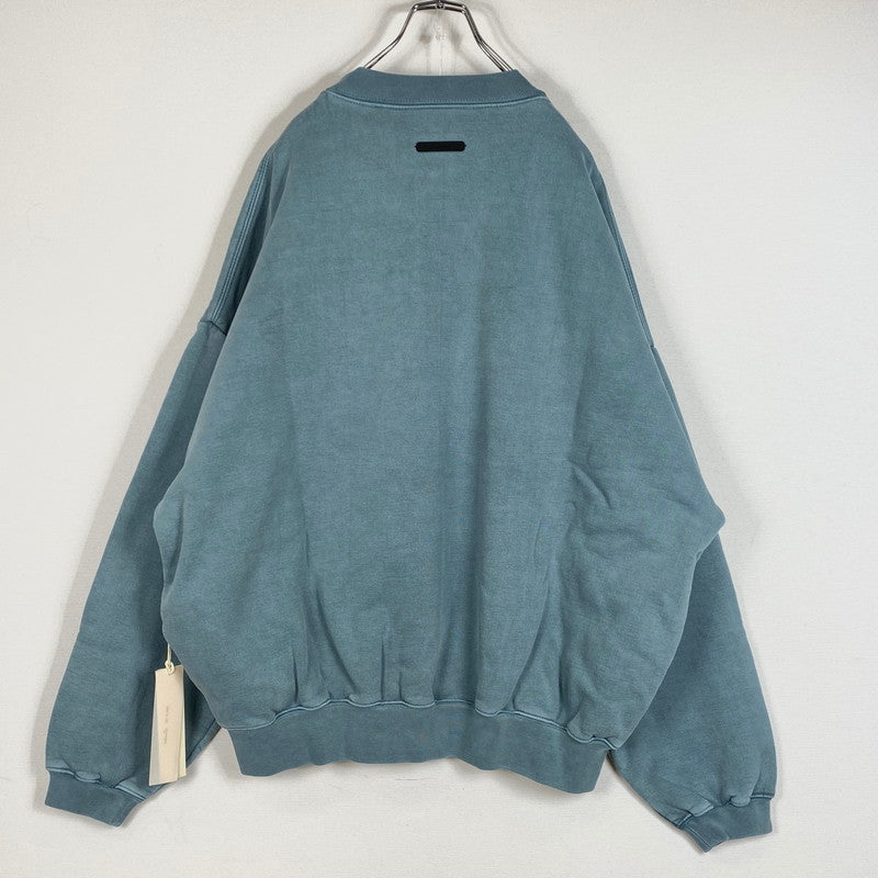 【中古品】【メンズ】 FEAR OF GOD ESSENTIALS フィア オブ ゴッド エッセンシャルズ CAMPUS 90's LONG SLEEVE SWEAT キャンパス 90年代 ロング スリーブ スウェット 長袖 トップス トレーナー 142-260718-sa-04-tei サイズ：L カラー：ブルー 万代Net店