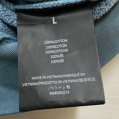 【中古品】【メンズ】 FEAR OF GOD ESSENTIALS フィア オブ ゴッド エッセンシャルズ CAMPUS 90's LONG SLEEVE SWEAT キャンパス 90年代 ロング スリーブ スウェット 長袖 トップス トレーナー 142-260718-sa-04-tei サイズ：L カラー：ブルー 万代Net店