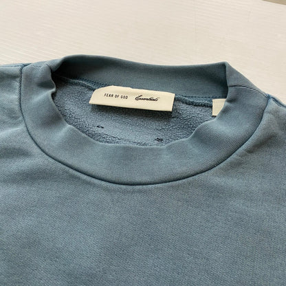 【中古品】【メンズ】 FEAR OF GOD ESSENTIALS フィア オブ ゴッド エッセンシャルズ CAMPUS 90's LONG SLEEVE SWEAT キャンパス 90年代 ロング スリーブ スウェット 長袖 トップス トレーナー 142-260718-sa-04-tei サイズ：L カラー：ブルー 万代Net店