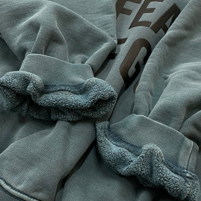 【現状渡し品】【メンズ】 FEAR OF GOD ESSENTIALS CAMPUS フィア オブ ゴッド エッセンシャルズ 90's LOGO HOODIE ロゴ フーディー トップス プルーオーバーパーカー 142-260718-sa-09-tei サイズ：M カラー：ブルー 万代Net店