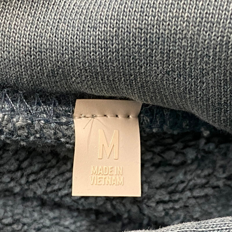 【現状渡し品】【メンズ】 FEAR OF GOD ESSENTIALS CAMPUS フィア オブ ゴッド エッセンシャルズ 90's LOGO HOODIE ロゴ フーディー トップス プルーオーバーパーカー 142-260718-sa-09-tei サイズ：M カラー：ブルー 万代Net店