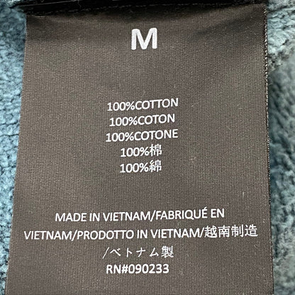 【現状渡し品】【メンズ】 FEAR OF GOD ESSENTIALS CAMPUS フィア オブ ゴッド エッセンシャルズ 90's LOGO HOODIE ロゴ フーディー トップス プルーオーバーパーカー 142-260718-sa-09-tei サイズ：M カラー：ブルー 万代Net店