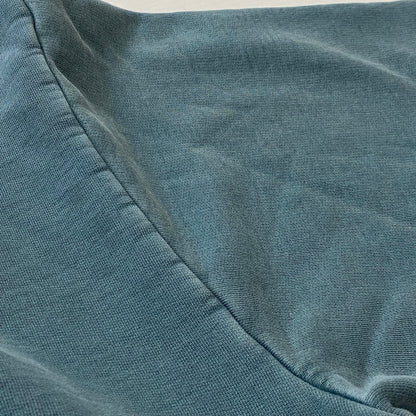 【現状渡し品】【メンズ】 FEAR OF GOD ESSENTIALS CAMPUS フィア オブ ゴッド エッセンシャルズ 90's LOGO HOODIE ロゴ フーディー トップス プルーオーバーパーカー 142-260718-sa-09-tei サイズ：M カラー：ブルー 万代Net店