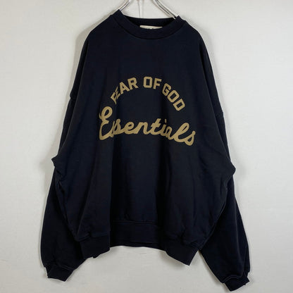 【中古品】【メンズ】 FEAR OF GOD ESSENTIALS フィア オブ ゴッド エッセンシャルズ 90's FITRAINING LOGO CREW 90年代 フィットトレーニング ロゴ クルー 長袖 トップス 142-260718-sa-05-tei サイズ：L カラー：ブラック 万代Net店