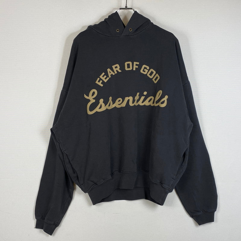 【中古品】【メンズ】 FEAR OF GOD ESSENTIALS フィア オブ ゴッド エッセンシャルズ 90’s FITRAINING LOGO HOODIE フィットトレーニング ロゴ フーディー 長袖 トップス プルーオーバーパーカー 142-260718-sa-10-tei サイズ：M カラー：ブラック 万代Net店