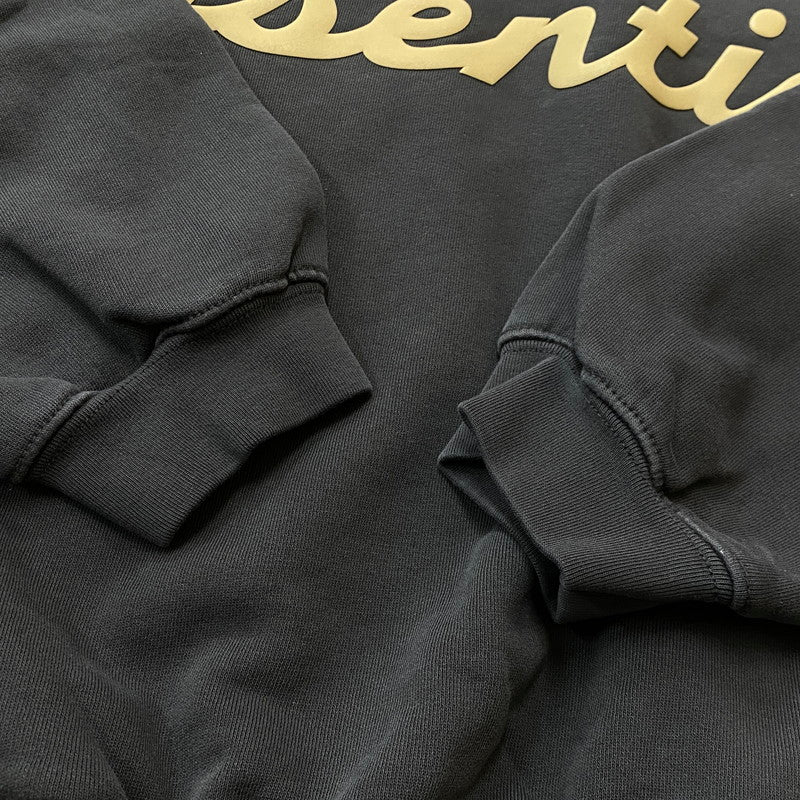 【中古品】【メンズ】 FEAR OF GOD ESSENTIALS フィア オブ ゴッド エッセンシャルズ 90’s FITRAINING LOGO HOODIE フィットトレーニング ロゴ フーディー 長袖 トップス プルーオーバーパーカー 142-260718-sa-10-tei サイズ：M カラー：ブラック 万代Net店