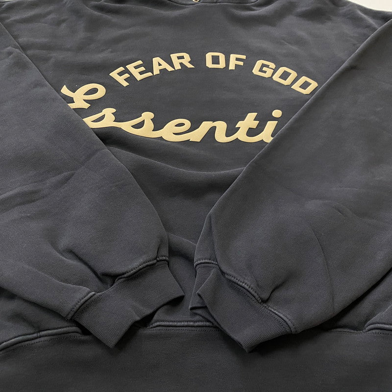 【中古品】【メンズ】 FEAR OF GOD ESSENTIALS フィア オブ ゴッド エッセンシャルズ 90’s FITRAINING LOGO HOODIE フィットトレーニング ロゴ フーディー 長袖 トップス プルーオーバーパーカー 142-260718-sa-10-tei サイズ：M カラー：ブラック 万代Net店