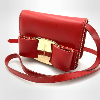 【中古品】【レディース】 Salvatore Ferragamo サルヴァトーレ・フェラガモ FZ-21 O002 ヴァラリボン スタッズショルダーバッグ カバン レザーバッグ 188-260721-ko-04-tei カラー：レッド 万代Net店
