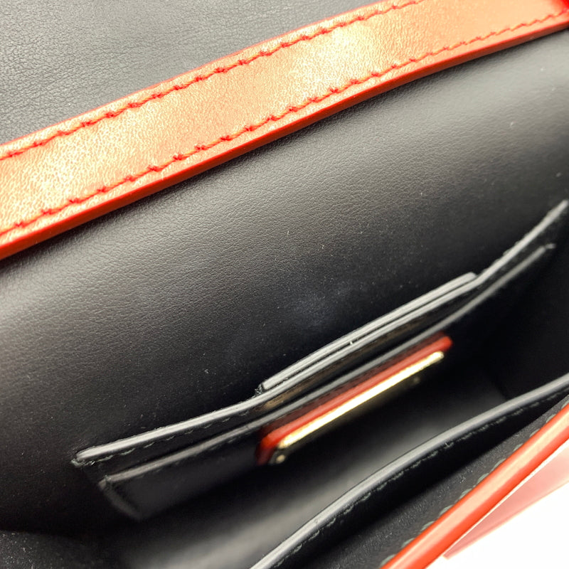 【中古品】【レディース】 Salvatore Ferragamo サルヴァトーレ・フェラガモ FZ-21 O002 ヴァラリボン スタッズショルダーバッグ カバン レザーバッグ 188-260721-ko-04-tei カラー：レッド 万代Net店