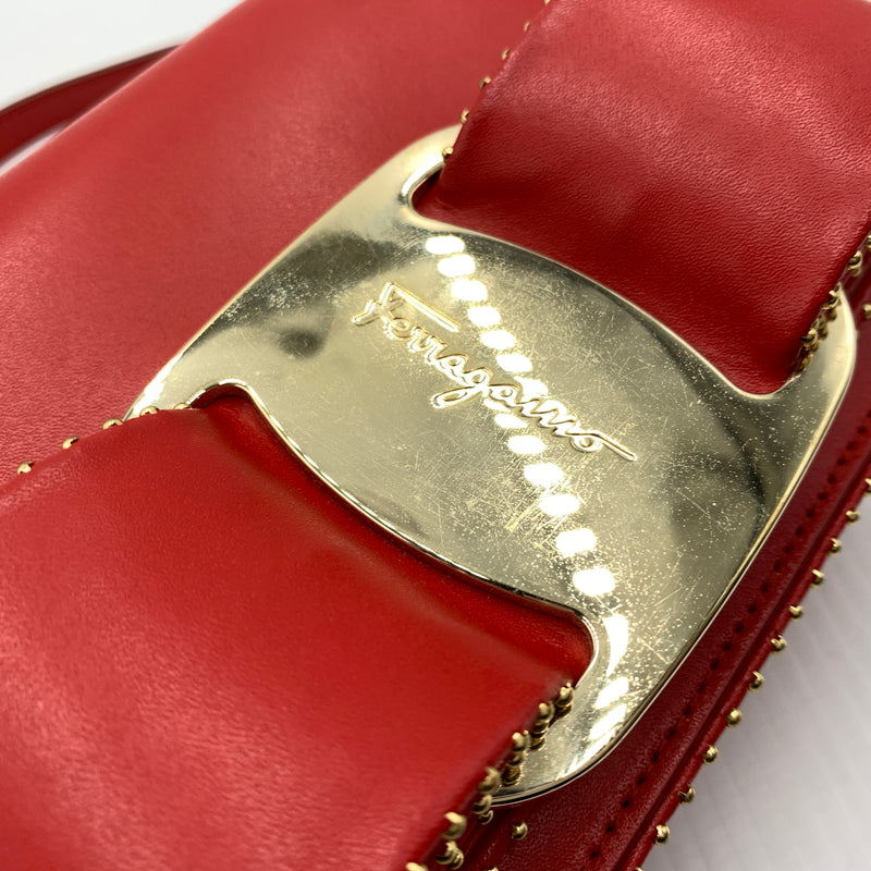 【中古品】【レディース】 Salvatore Ferragamo サルヴァトーレ・フェラガモ FZ-21 O002 ヴァラリボン スタッズショルダーバッグ カバン レザーバッグ 188-260721-ko-04-tei カラー：レッド 万代Net店