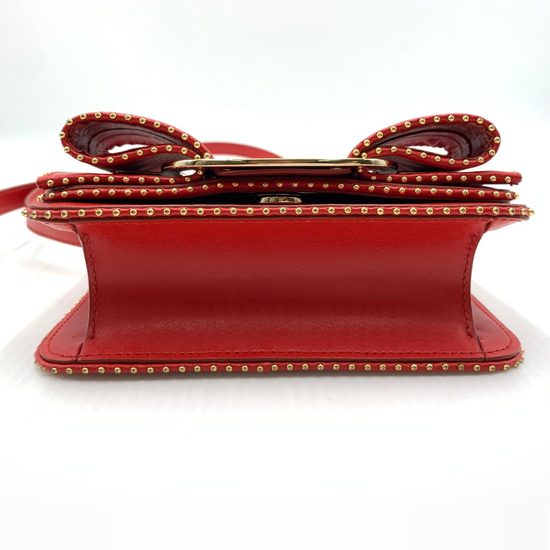 【中古品】【レディース】 Salvatore Ferragamo サルヴァトーレ・フェラガモ FZ-21 O002 ヴァラリボン スタッズショルダーバッグ カバン レザーバッグ 188-260721-ko-04-tei カラー：レッド 万代Net店