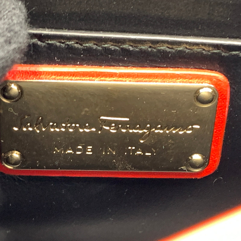【中古品】【レディース】 Salvatore Ferragamo サルヴァトーレ・フェラガモ FZ-21 O002 ヴァラリボン スタッズショルダーバッグ カバン レザーバッグ 188-260721-ko-04-tei カラー：レッド 万代Net店