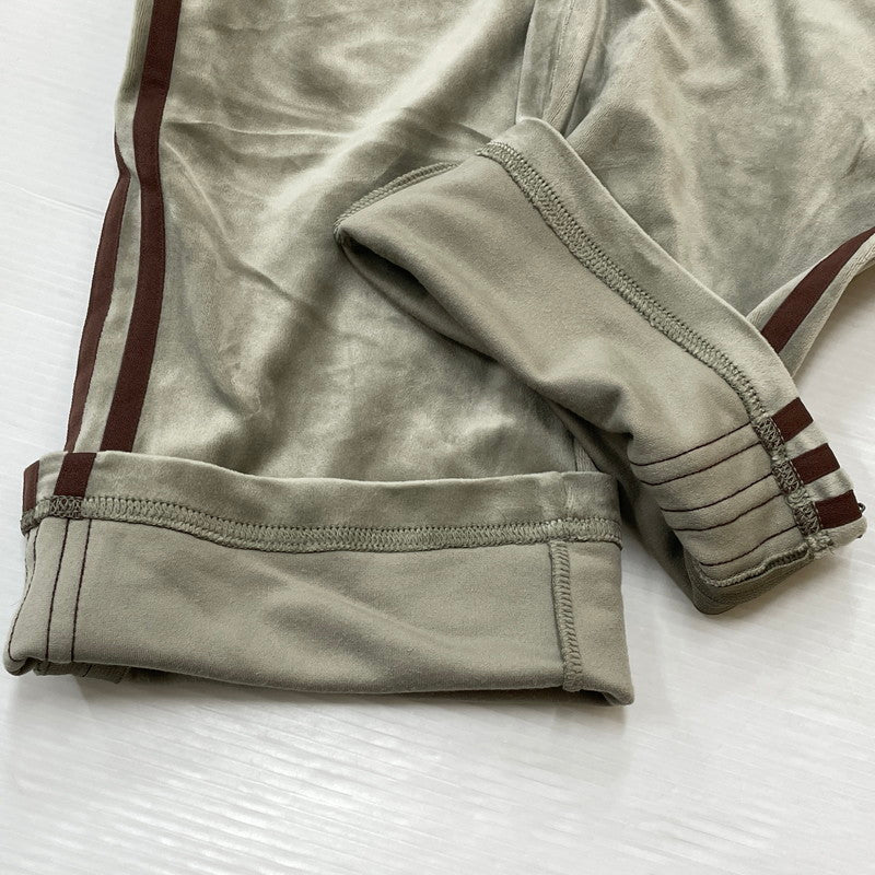 【中古品】【メンズ】 ADIDAS アディダス SMU FB TRACK PANTS VELOUR KD9388 別注 生産 トラック パンツ ベロア ボトムス ジャージ 159-260720-sa-23-tei サイズ：M カラー：カーキ 万代Net店