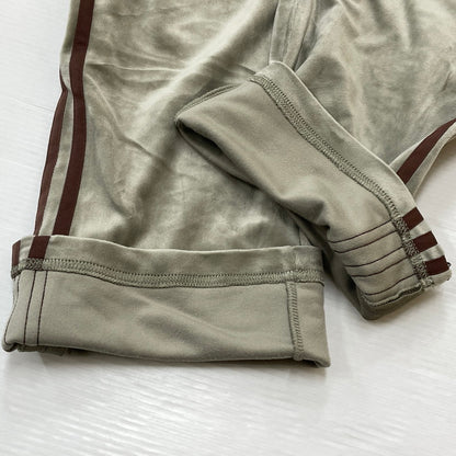 【中古品】【メンズ】 ADIDAS アディダス SMU FB TRACK PANTS VELOUR KD9388 別注 生産 トラック パンツ ベロア ボトムス ジャージ 159-260720-sa-23-tei サイズ：M カラー：カーキ 万代Net店