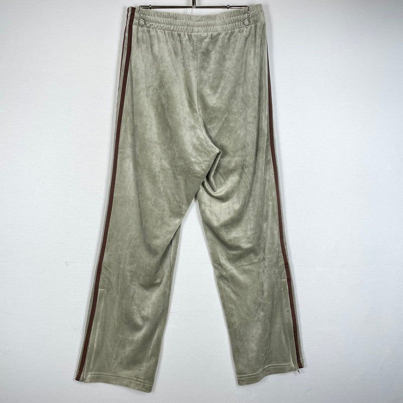 【中古品】【メンズ】 ADIDAS アディダス SMU FB TRACK PANTS VELOUR KD9388 別注 生産 トラック パンツ ベロア ボトムス ジャージ 159-260720-sa-23-tei サイズ：M カラー：カーキ 万代Net店