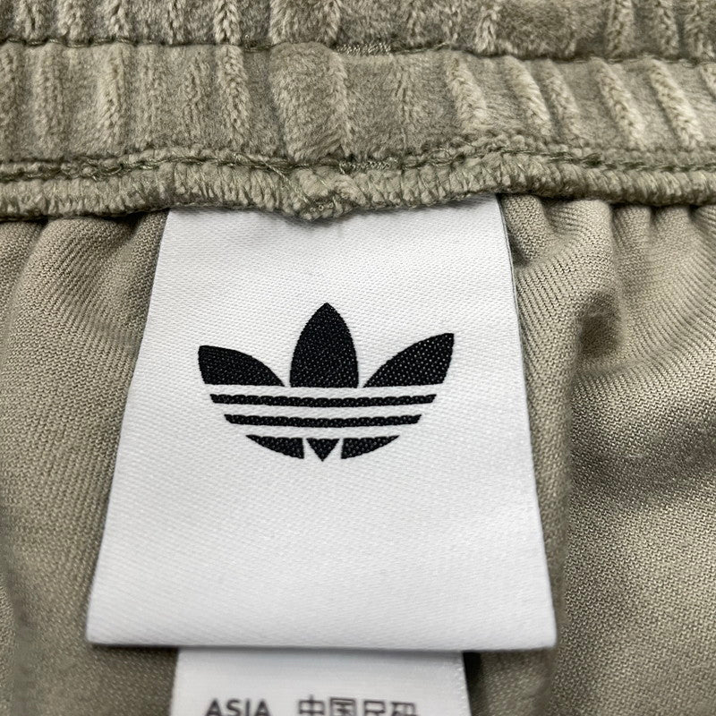 【中古品】【メンズ】 ADIDAS アディダス SMU FB TRACK PANTS VELOUR KD9388 別注 生産 トラック パンツ ベロア ボトムス ジャージ 159-260720-sa-23-tei サイズ：M カラー：カーキ 万代Net店