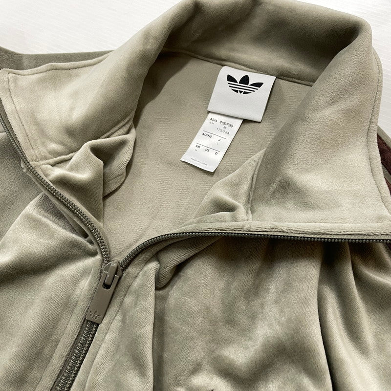 【中古品】【メンズ】 ADIDAS アディダス FIREBIRD VELOUR TRACK TOP KD9377 ファイヤーバード ベロア トラック トップ アウター ジャージ 148-260720-sa-22-tei サイズ：M カラー：カーキ 万代Net店