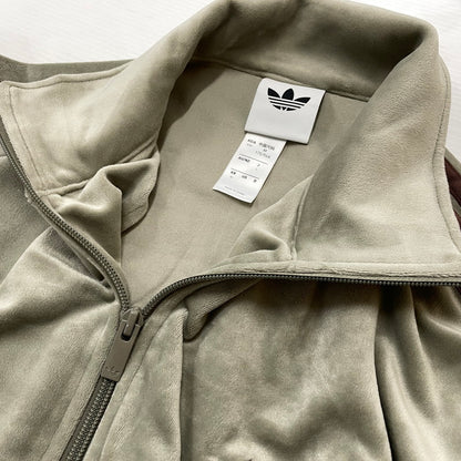 【中古品】【メンズ】 ADIDAS アディダス FIREBIRD VELOUR TRACK TOP KD9377 ファイヤーバード ベロア トラック トップ アウター ジャージ 148-260720-sa-22-tei サイズ：M カラー：カーキ 万代Net店