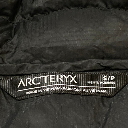 【現状渡し品】【メンズ】 ARCTERYX アークテリクス CERIUM LT HOODY 29923-132780 セリウム ライト ウェイト フーディー アウター 144-260721-sa-01-tei サイズ：S カラー：ブラック 万代Net店