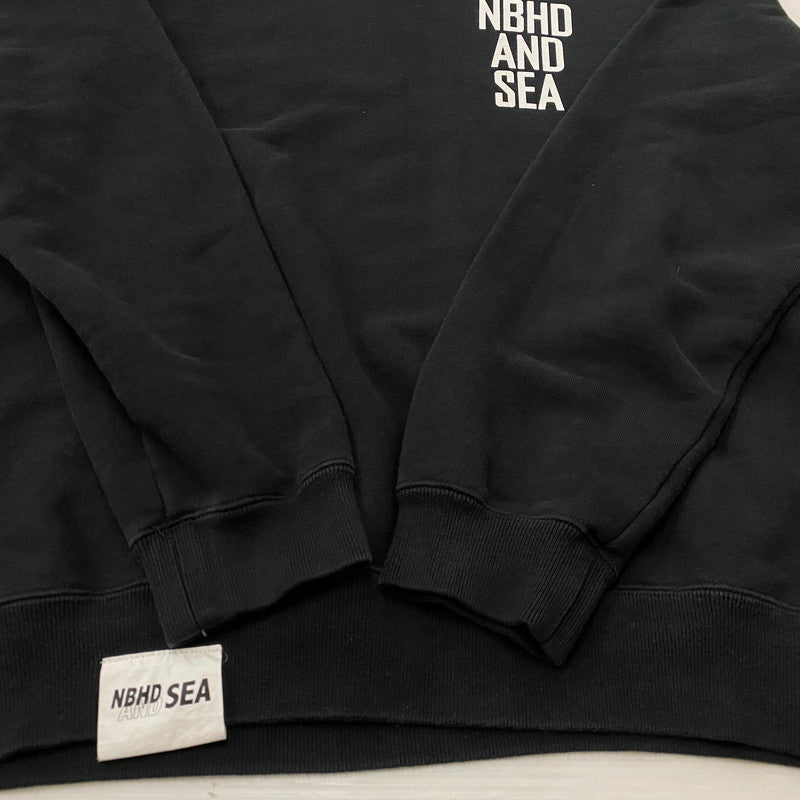 【中古品】【メンズ】 NEIGHBORHOOD ネイバーフッド × WINDANDSEA ウィンダンシー 別注コラボ LOGOSWEAT 231UWWSN ロゴ スウェット トップス トレ－ナー 142-260721-sa-04-tei サイズ：S カラー：ブラック 万代Net店