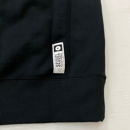 【中古品】【メンズ】 SEQUEL スィークェル LOGO HOODIE SQ-22AW-HD-03 ロゴ フーディー トップス プルーオーバーパーカー 142-260721-sa-08-tei サイズ：S カラー：ブラック 万代Net店