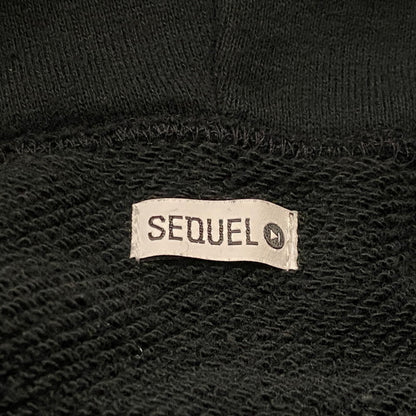 【中古品】【メンズ】 SEQUEL スィークェル LOGO HOODIE SQ-22AW-HD-03 ロゴ フーディー トップス プルーオーバーパーカー 142-260721-sa-08-tei サイズ：S カラー：ブラック 万代Net店