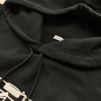【中古品】【メンズ】 SEQUEL スィークェル LOGO HOODIE SQ-22AW-HD-03 ロゴ フーディー トップス プルーオーバーパーカー 142-260721-sa-08-tei サイズ：S カラー：ブラック 万代Net店