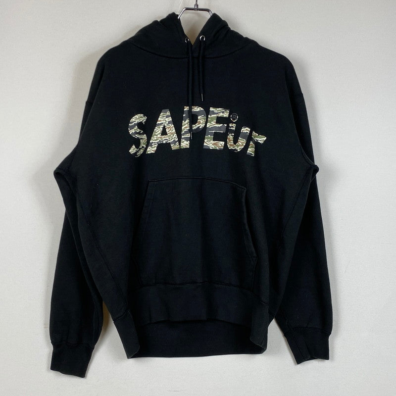 【中古品】【メンズ】 SAPEUR サプール CAMOUFLAGE LOGO FOODIE 迷彩 ロゴ フーディー 長袖 トップス プルオーバーパーカー 142-260724-sa-20-tei サイズ：M カラー：ブラック 万代Net店