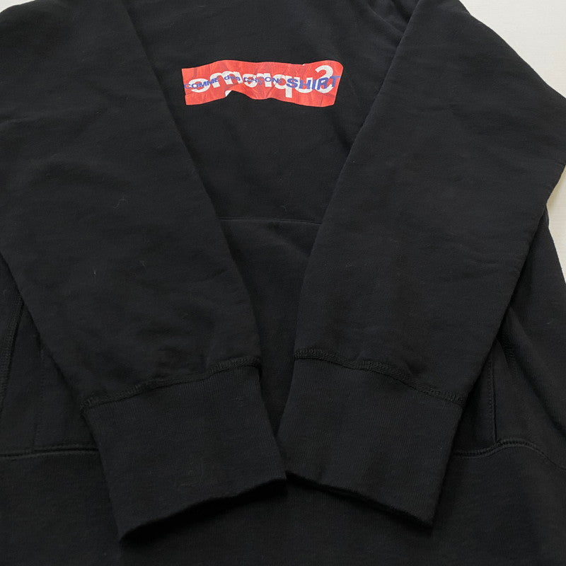 【中古品】【メンズ】 SUPREME シュプリーム × COMME DES GARCONS コムデ ギャルソン 別注コラボ 17SS BOX LOGO HOODED SWEAT 2017年春夏 ボックス ロゴ フーディー トップス プルオーバーパーカー 149-260724-sa-18-tei サイズ：M カラー：ブラック 万代Net店
