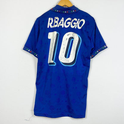 【現状渡し品】【メンズ】 DIADORA ディアドラ 90's FIGC R.BAGGIO UNIFORM 90年代 フィグシー ロベルト バッジョ ユニフォーム 半袖 トップス サッカー イタリア 代表 148-260724-sa-22-tei サイズ：M カラー：ブルー 万代Net店