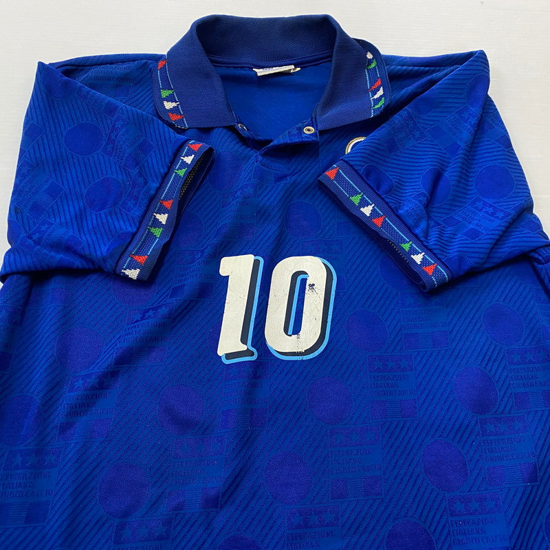 【現状渡し品】【メンズ】 DIADORA ディアドラ 90's FIGC R.BAGGIO UNIFORM 90年代 フィグシー ロベルト バッジョ ユニフォーム 半袖 トップス サッカー イタリア 代表 148-260724-sa-22-tei サイズ：M カラー：ブルー 万代Net店