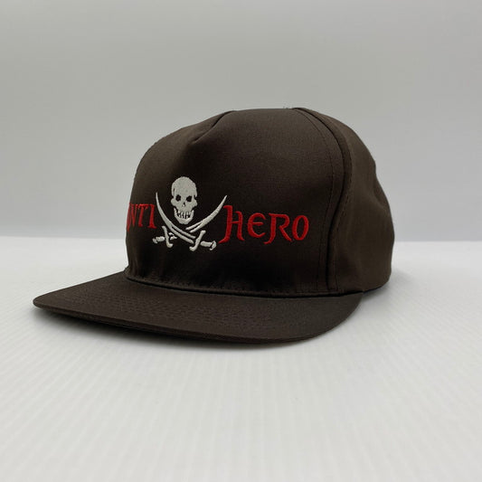 【中古品】【メンズ】 ANTI HERO アンチヒーロー PIRATE LOGO CAP パイレーツ ロゴ キャップ 帽子 185-260724-sa-27-tei カラー：ブラウン 万代Net店