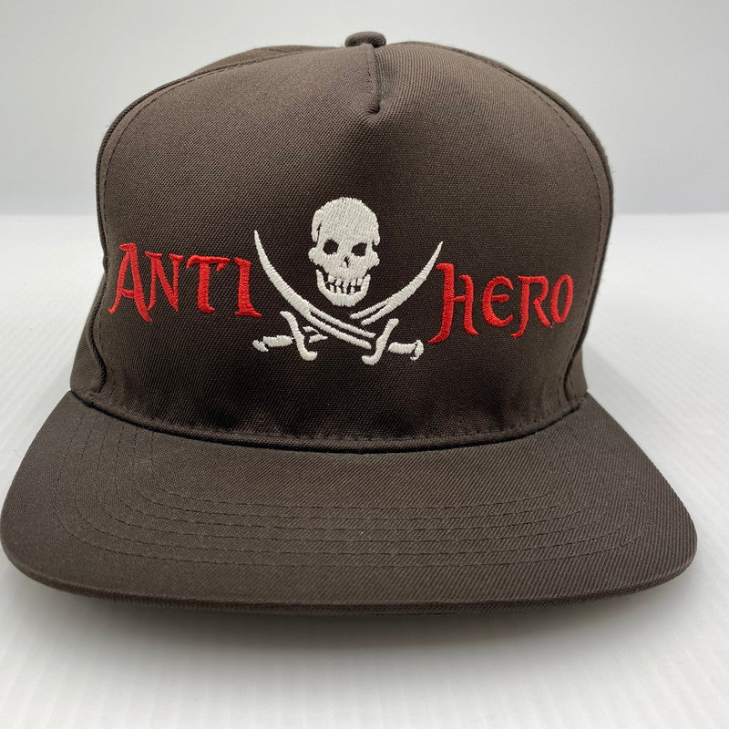 【中古品】【メンズ】 ANTI HERO アンチヒーロー PIRATE LOGO CAP パイレーツ ロゴ キャップ 帽子 185-260724-sa-27-tei カラー：ブラウン 万代Net店