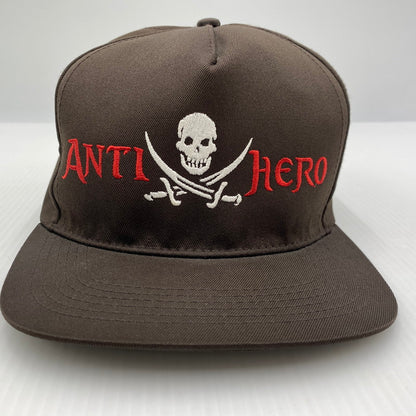【中古品】【メンズ】 ANTI HERO アンチヒーロー PIRATE LOGO CAP パイレーツ ロゴ キャップ 帽子 185-260724-sa-27-tei カラー：ブラウン 万代Net店