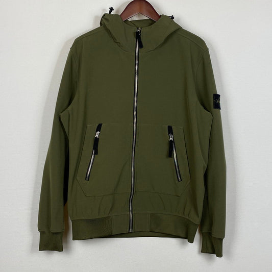 【中古品】【メンズ】 STONE ISLAND ストーン アイランド LIGHT SOFT SHELL-R HOODED JACKET 741540727 ライト ソフト シェル フード ジャケット 141-260724-sa-24-tei サイズ：M カラー：カーキ 万代Net店