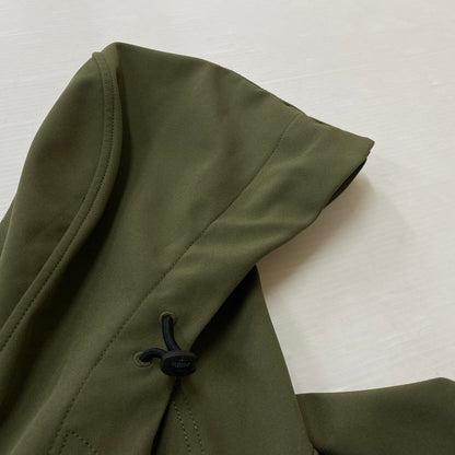 【中古品】【メンズ】 STONE ISLAND ストーン アイランド LIGHT SOFT SHELL-R HOODED JACKET 741540727 ライト ソフト シェル フード ジャケット 141-260724-sa-24-tei サイズ：M カラー：カーキ 万代Net店