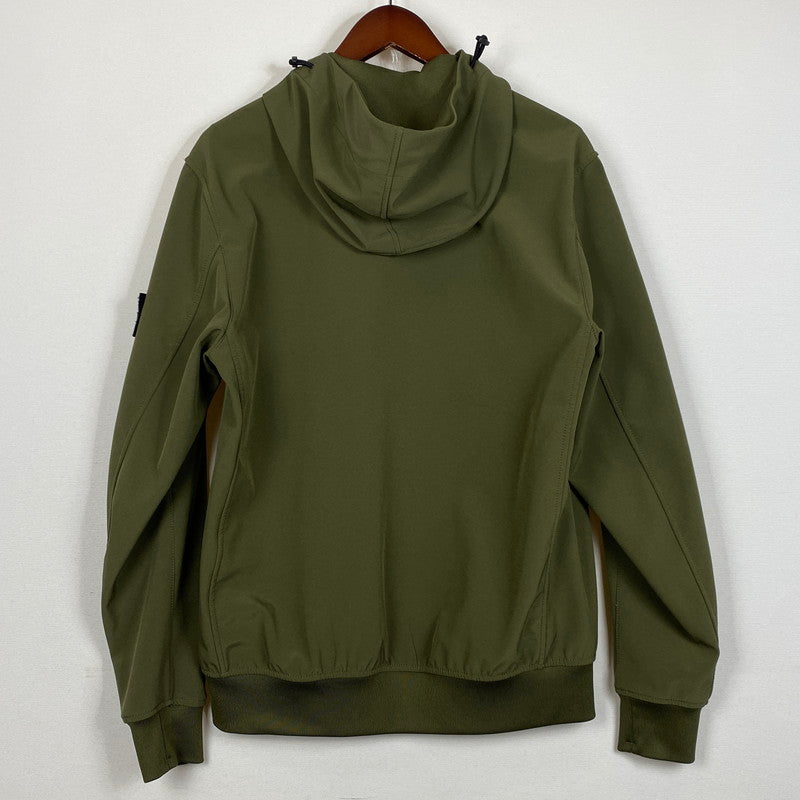 【中古品】【メンズ】 STONE ISLAND ストーン アイランド LIGHT SOFT SHELL-R HOODED JACKET 741540727 ライト ソフト シェル フード ジャケット 141-260724-sa-24-tei サイズ：M カラー：カーキ 万代Net店