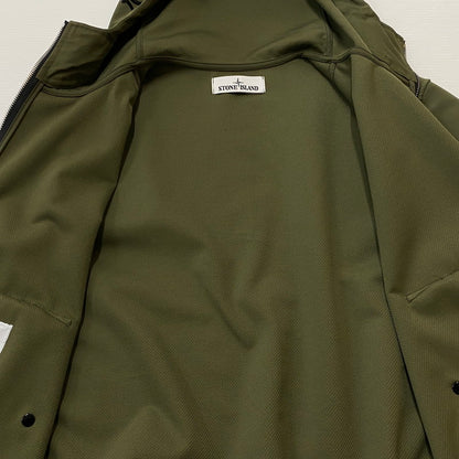 【中古品】【メンズ】 STONE ISLAND ストーン アイランド LIGHT SOFT SHELL-R HOODED JACKET 741540727 ライト ソフト シェル フード ジャケット 141-260724-sa-24-tei サイズ：M カラー：カーキ 万代Net店