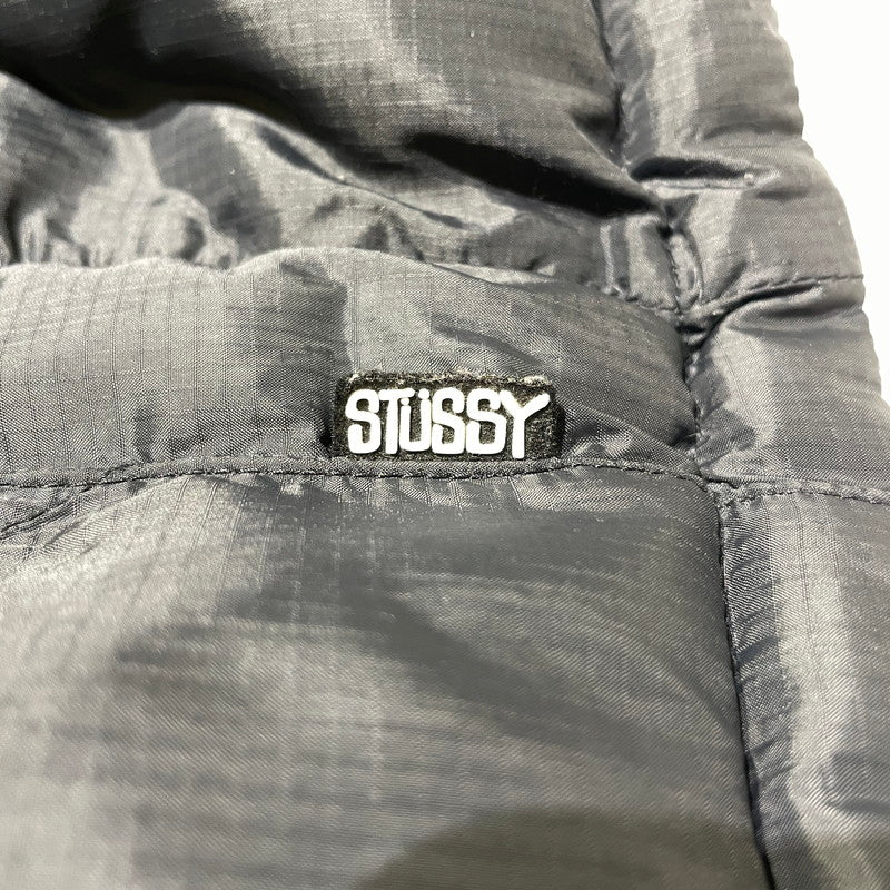 【中古品】【メンズ】 OLD Stussy オールドステューシー REVERSIBLE DOWN VEST リバーシブルダウンベスト アウター 142-260730-ss-01-tei サイズ：M/※無地側ポケット横ダメージ有 カラー：ブラック×グレー 万代Net店