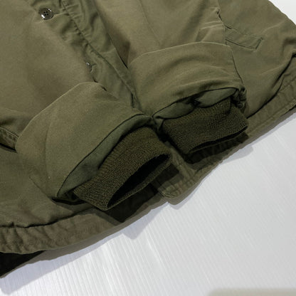 【中古品】【メンズ】 U.S.NAVY アメリカ海軍 A-2 DECK JACKET デッキジャケット アウター 145-260730-ss-10-tei サイズ：42~44/※使用感有 カラー：カーキ 万代Net店
